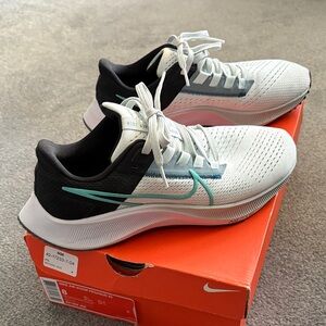 Nike Air Zoom Pegasus 33 - White and Black Sneakers with Teal Accents, W9 not 8
